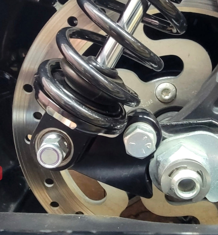 Super Shox – installed next to the rear wheel