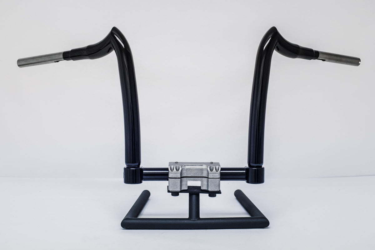 KST Spearhead Handlebars (1996-2022 Road King/Custom/Classic) – black bar, front view