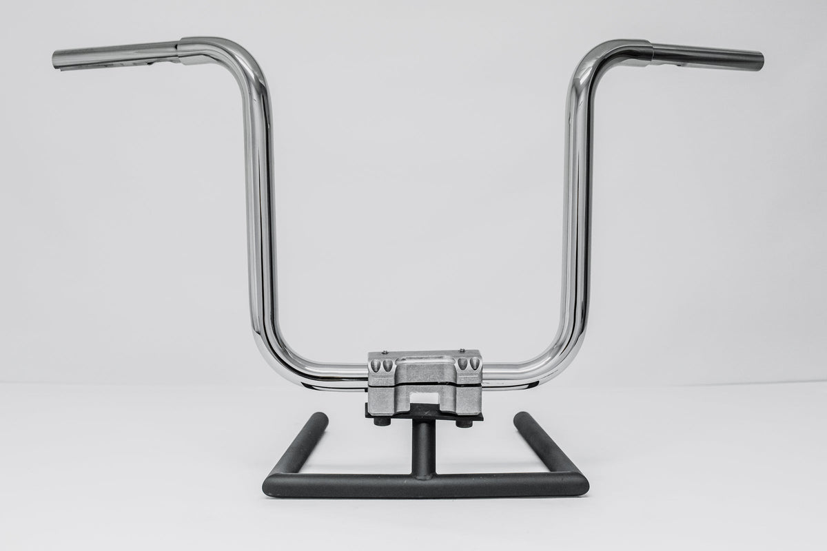KST Straight Jacket Handlebars (1996-2022 Road King/Custom/Classic) – polished stainless steel bar, front view