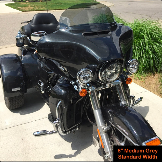 Freedom Shields Tri Glide Trike Windshield 2014-2025 – installed on a black Harley Tri Glide